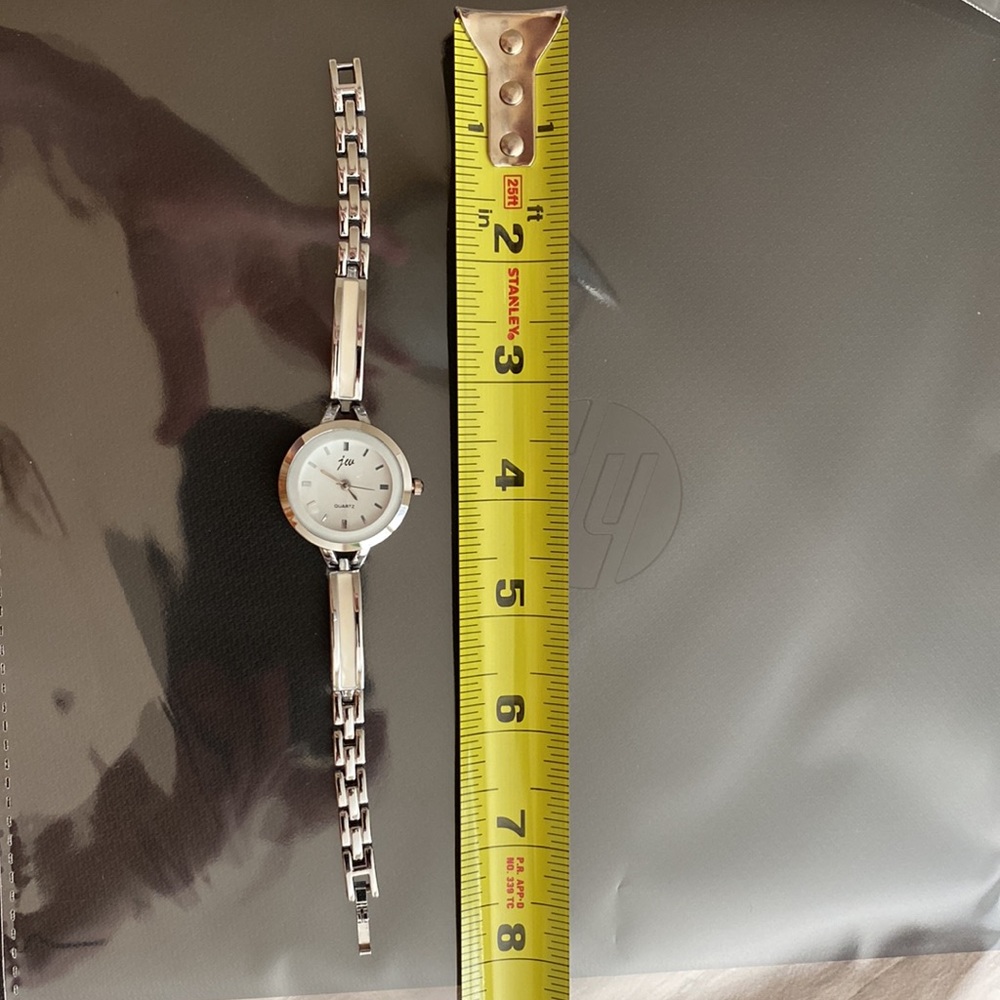 Quartz Crystal Woman’s watch subtle ivory and silver colors,no battery included - Picture 5 of 5